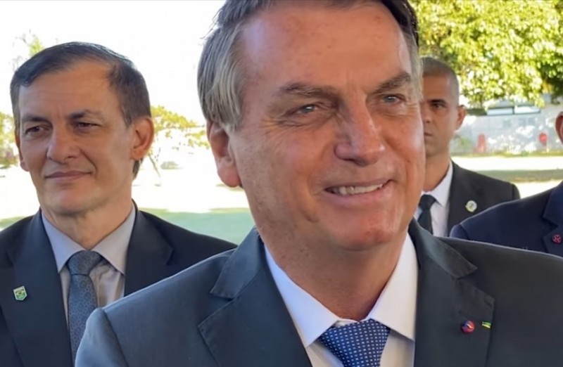 Bolsonaro diz que TCU põe em dúvida 50% das mortes por covid