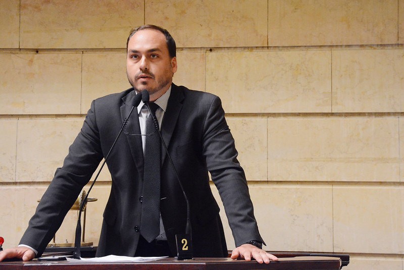 CPI retoma trabalhos nesta terça com foco em Carlos Bolsonaro