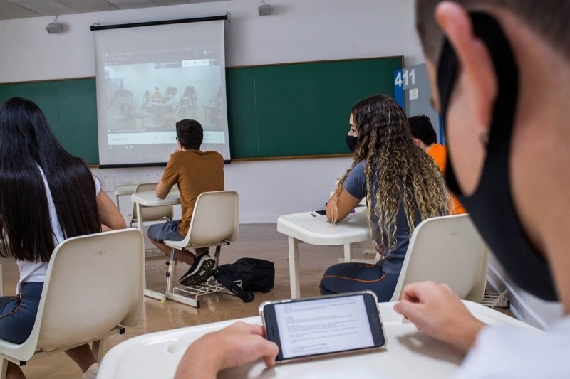 'Aprendizagem vai muito além do currículo escolar', diz especialista