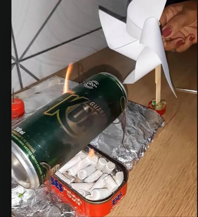 Professora aposta em maquete para ensinar produção de energia