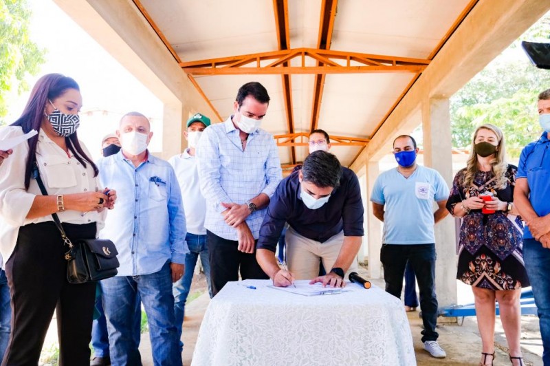 Governo do Estado retoma obra de escola paralisada há sete anos e prefeito destaca "momento histórico"