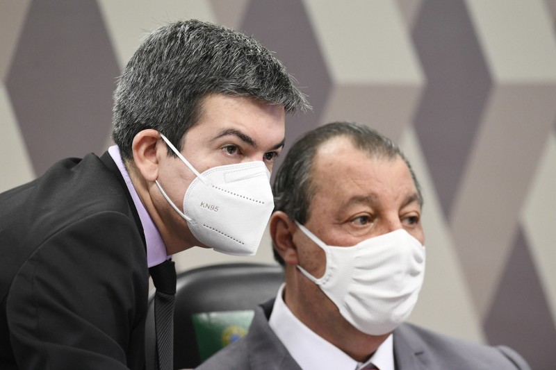 Sigilo de auditor do TCU terá de ser quebrado, diz Randolfe Rodrigues 