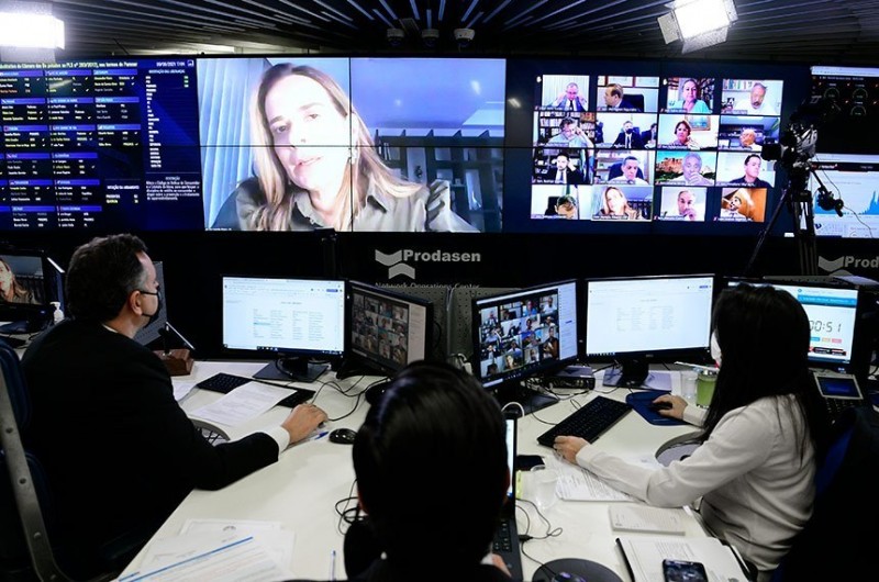 Senado aprovou política de expansão da internet nas escolas