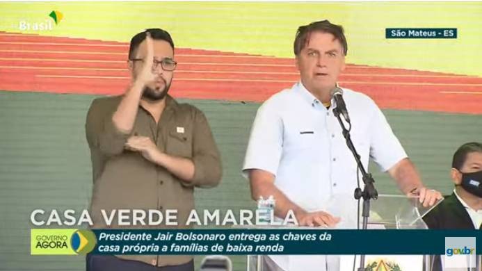 Sem máscara em evento, Bolsonaro volta a defender cloroquina