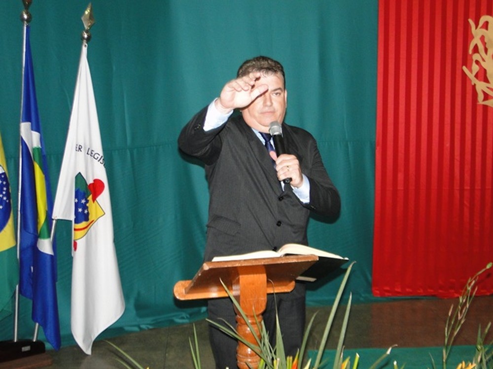 Vereador é investigado por suspeita de trabalhar como diretor de empresa que presta serviços à prefeitura