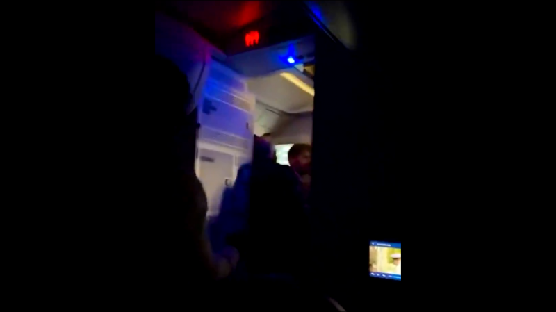 EUA: Homem provoca tumulto em voo da Delta Air Lines; assista