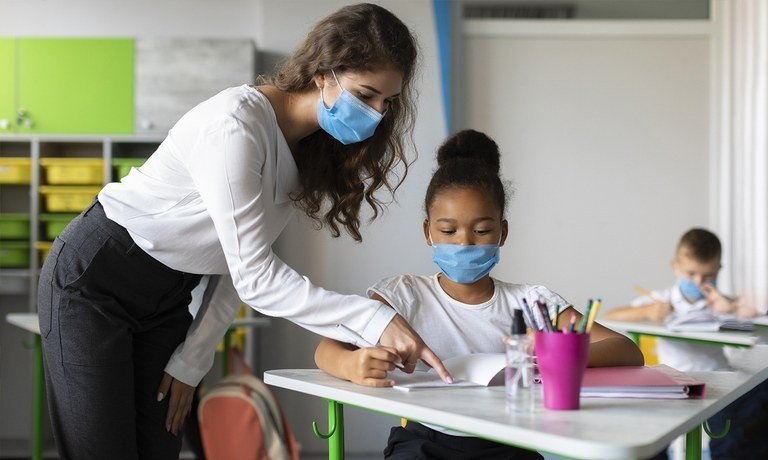 Criança do ensino básico terá aula sobre violência contra a mulher 