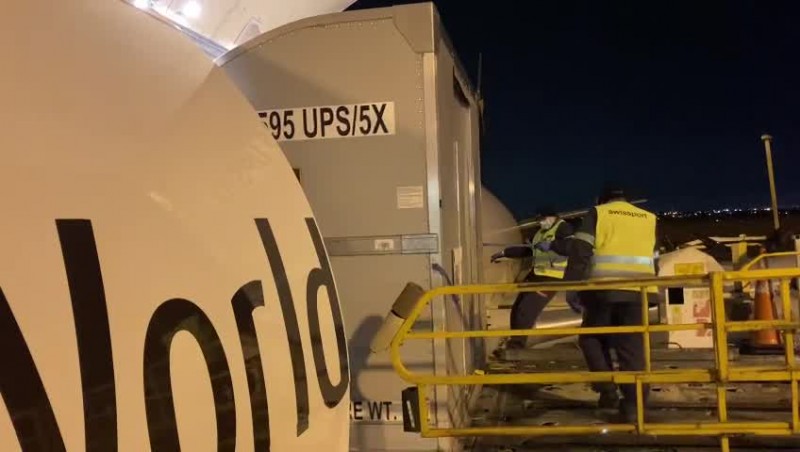 936 mil doses da vacina da Pfizer chegam ao Brasil