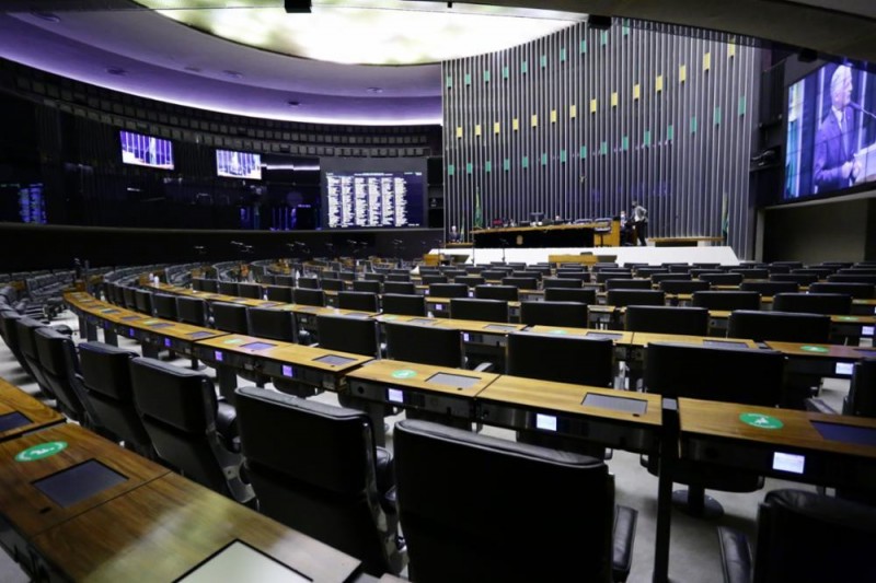 Câmara aprova ampliar grupos prioritários para vacina da covid