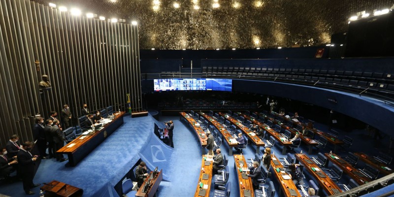 Senado aprova MP que viabiliza a privatização da Eletrobras