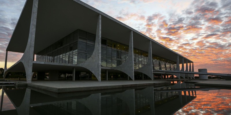 Governo revoga mais 305 decretos sem eficácia legal