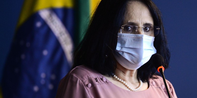 Damares: país caminha para dar um basta na violência contra o idoso