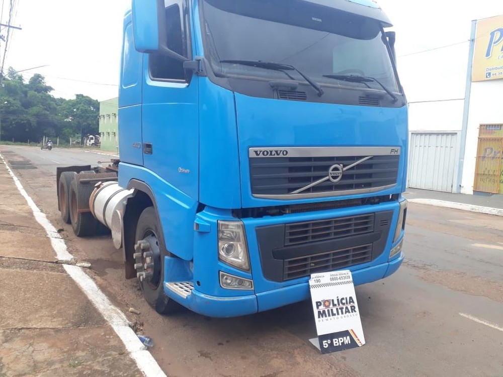 Caminhoneiros param em posto para jantar, são sequestrados e ladrões e roubam 76 toneladas de soja em MT