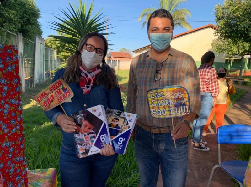 Escola estadual faz ‘festa’ junina para entregar materiais didáticos