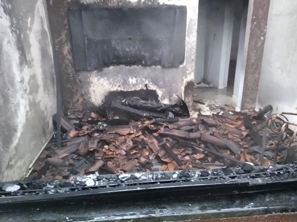 Marido não aceita separação, se tranca em casa, coloca fogo e é preso em MT