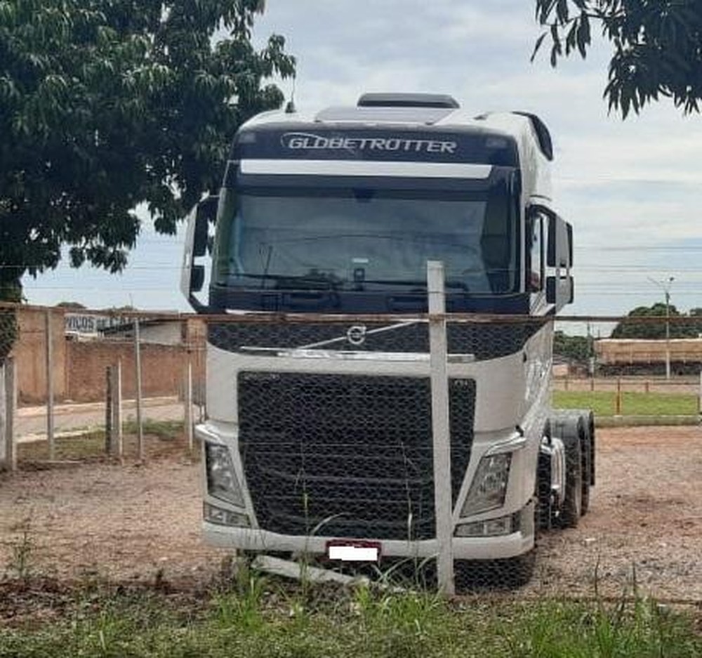 Carretas roubadas são recuperadas pela PM após dono reconhecer um dos veículos em posto de combustíveis em MT