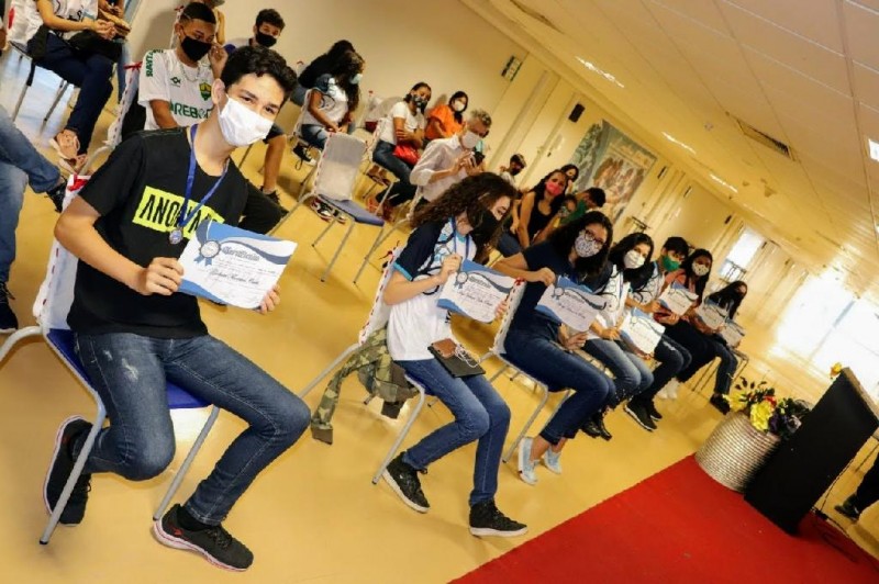 Alunos da Arena da Educação conquistam 1º e 2º lugares na Olimpíada da Árvore