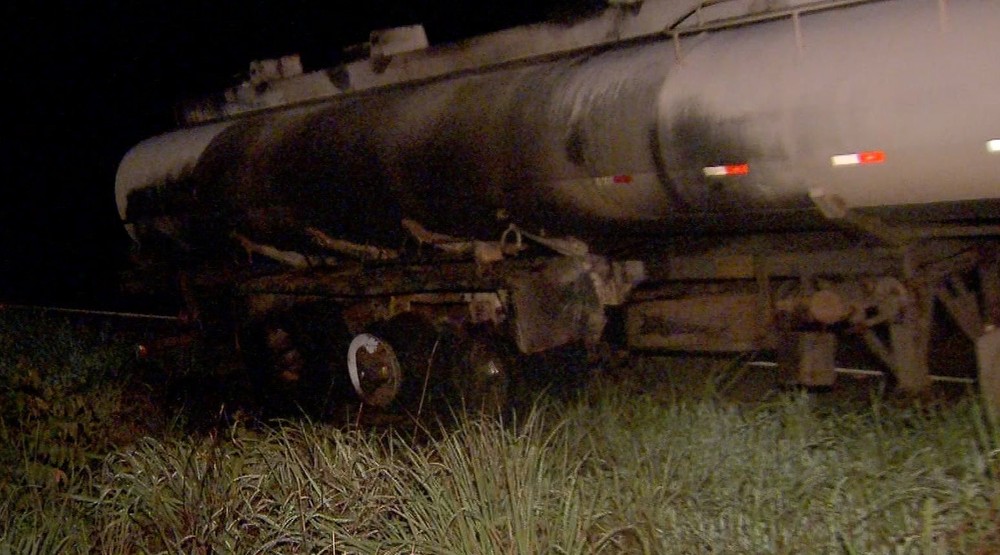 Ladrões sequestram motorista com carreta de combustível e fogem com ele após veículo pegar fogo em MT