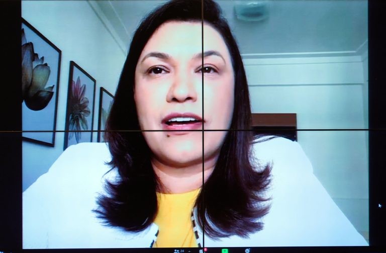 Maria Rosas: proposta aprimora a inclusão social das pessoas surdas - (Foto: Pablo Valadares/Câmara dos Deputados)