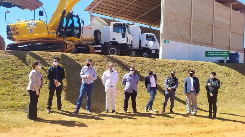 Sema participa de entrega do Governo Federal de equipamentos para aterro sanitário de Campo Verde - Foto por: Assessoria