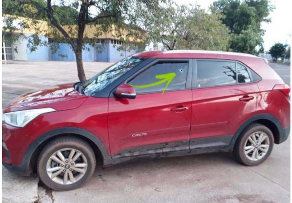 Agente penitenciária tem carro baleado ao sair para o trabalho em MT