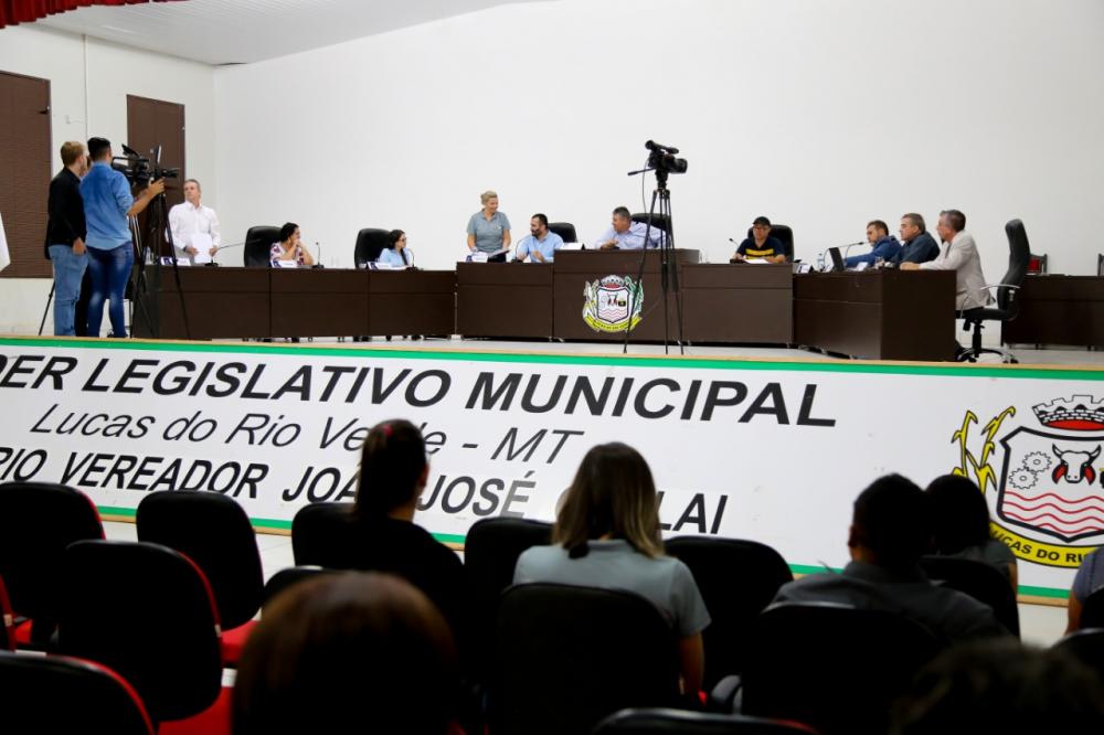 Vereadores pedem vistas ao projeto e votação da verba indenizatória é adiada