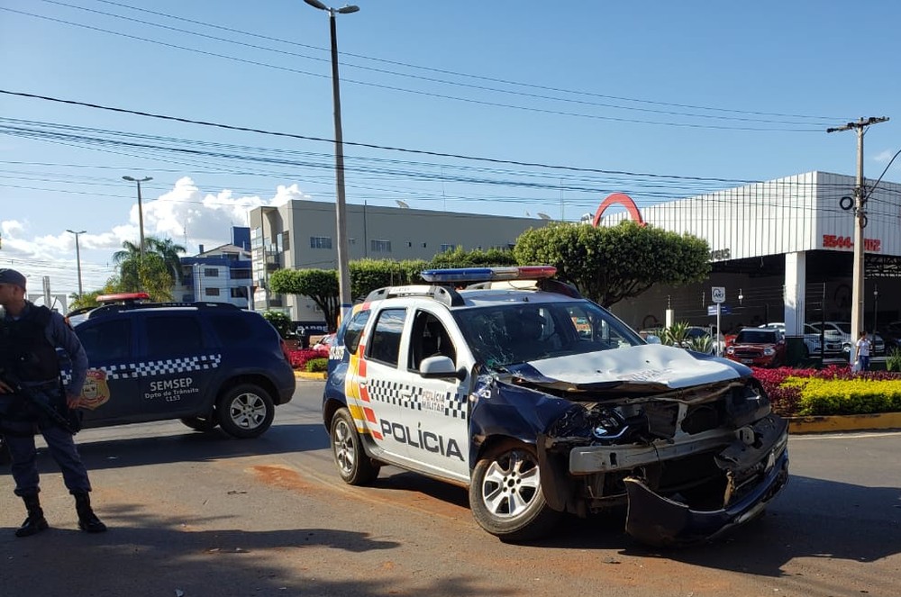 Policiais sofrem acidente a caminho de ocorrência e ficam feridos em MT