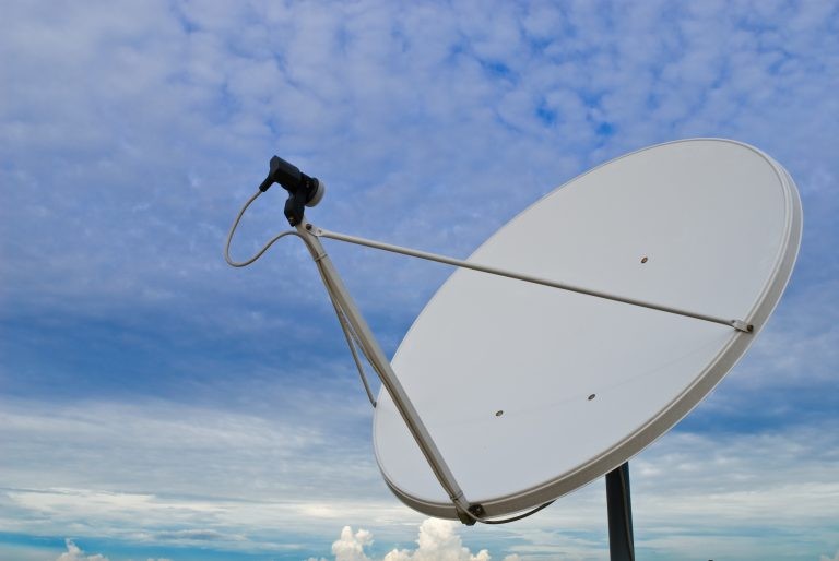 Governo espera estimular internet via satélite no País - (Foto: Depositphotos)