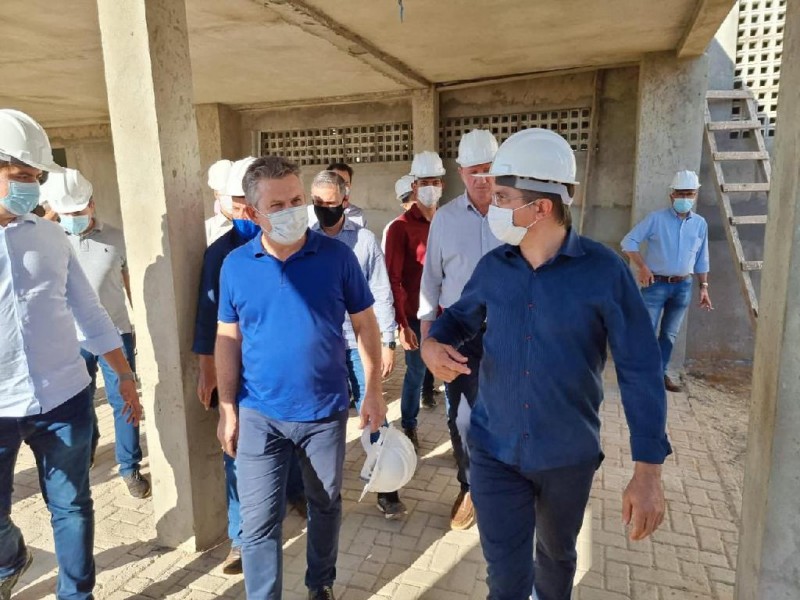 Mauro Mendes visita obras da Escola Técnica de Água Boa - Foto por: Camila Paulino