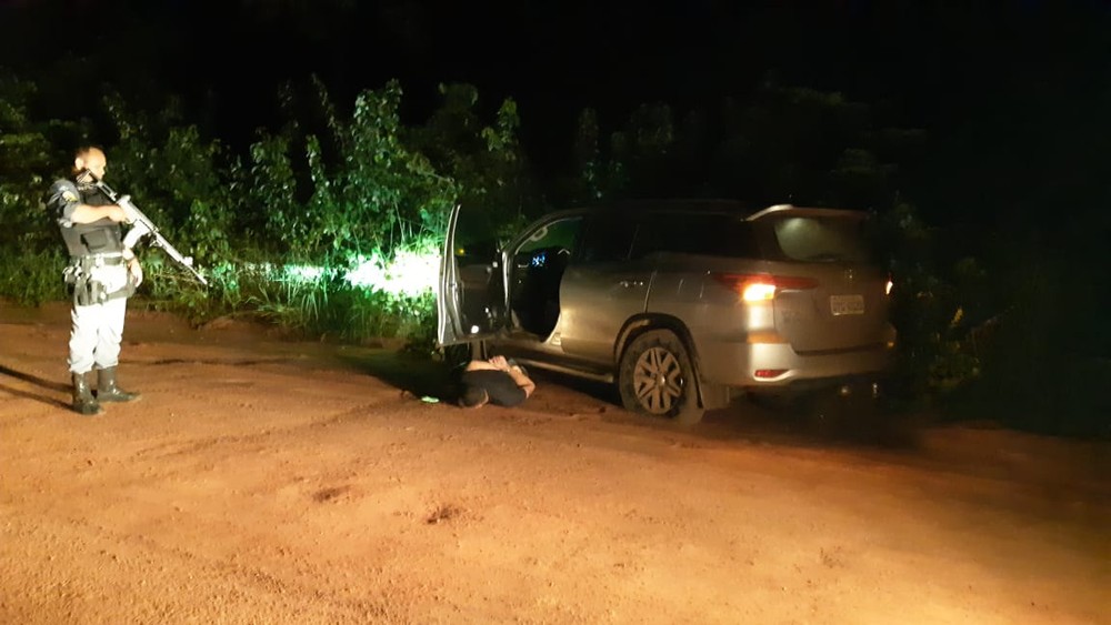Padre é sequestrado em seminário, tem carro roubado e é mantido refém por 6 horas em MT