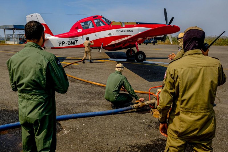 Pilotos do Batalhão de Emergências Ambientais (BEA) estão auxiliando as equipes terrestres. - Foto por: Mayke Toscano/Secom-MT
