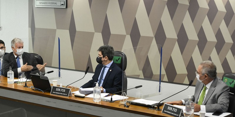 Ex-assessor do Ministério da Saúde diz à CPI que nunca negociou vacina