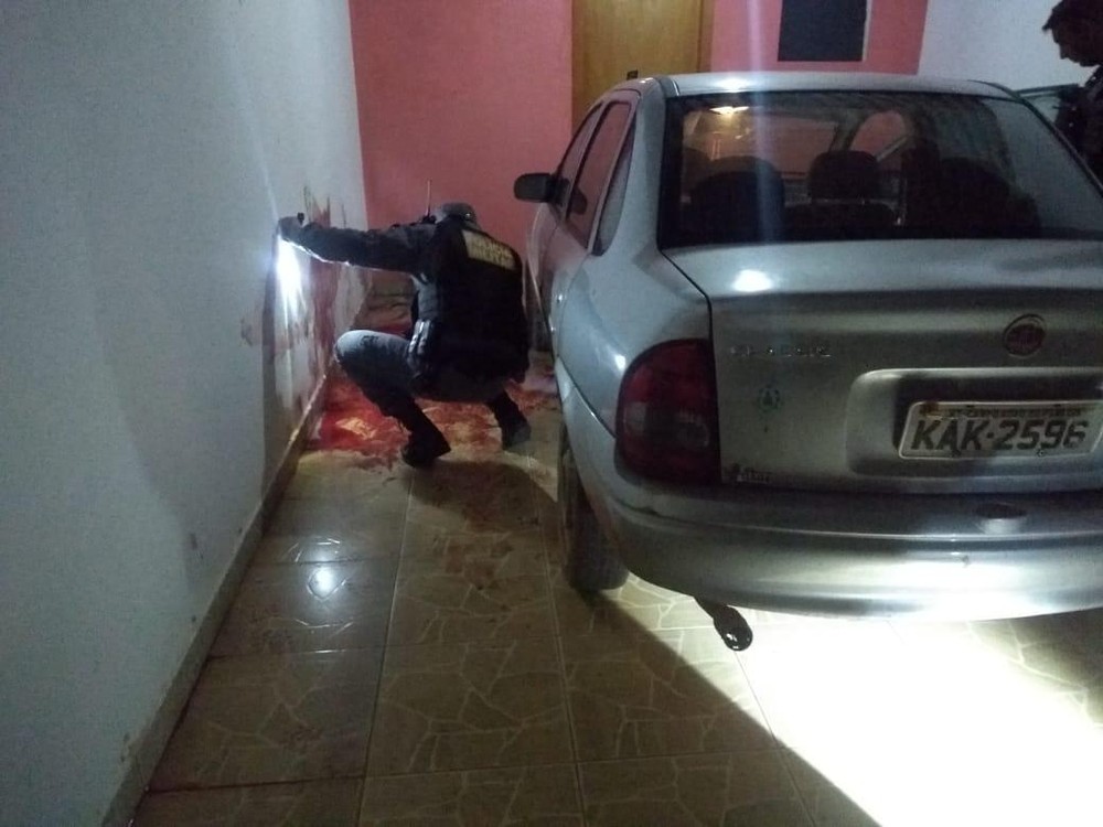 Idoso tenta matar garota de programa com golpes de marreta dentro de motel em MT