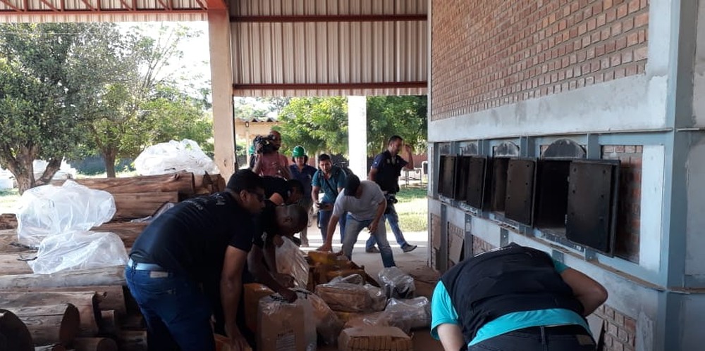Mais de uma tonelada de drogas apreendida é incinerada pela polícia em Rondonópolis (MT)