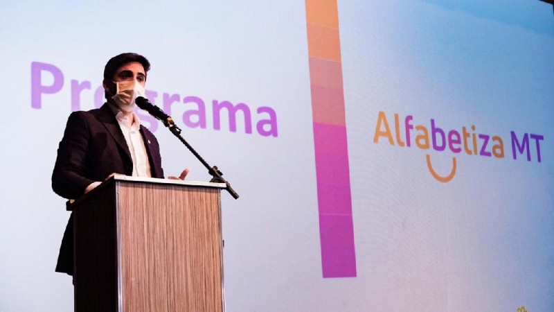Governo lança maior programa de alfabetização da história de Mato Grosso