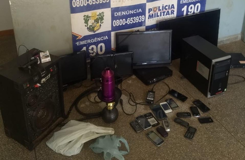 Idoso é preso ao ser flagrado com três adolescentes na cama que receberiam celulares em troca de sexo em MT