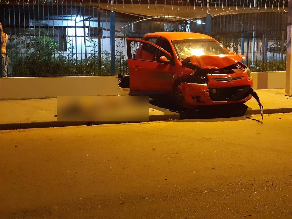 Ladrão morre ao roubar carro de mulher, trocar tiros com vizinho policial e sofrer acidente na fuga em MT