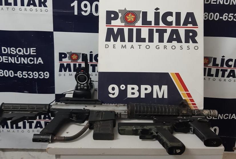 PM identifica dupla e apreende réplica de AK 47 no bairro Parque Atalaia
