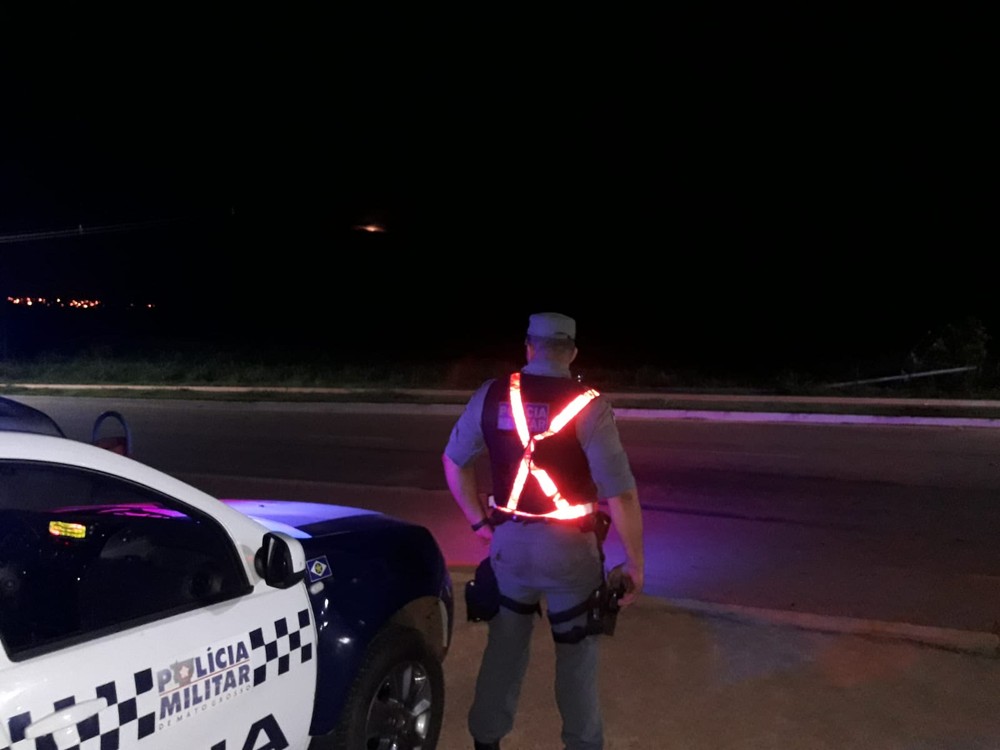 Homem é preso suspeito de agredir namorado da ex e tentar atropelar a família dela em MT