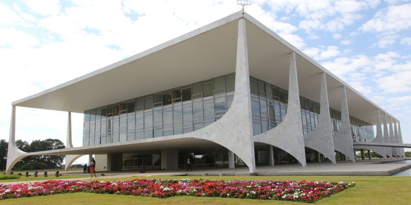 Presidente veta fundo eleitoral de R$ 5,7 bilhões para 2022