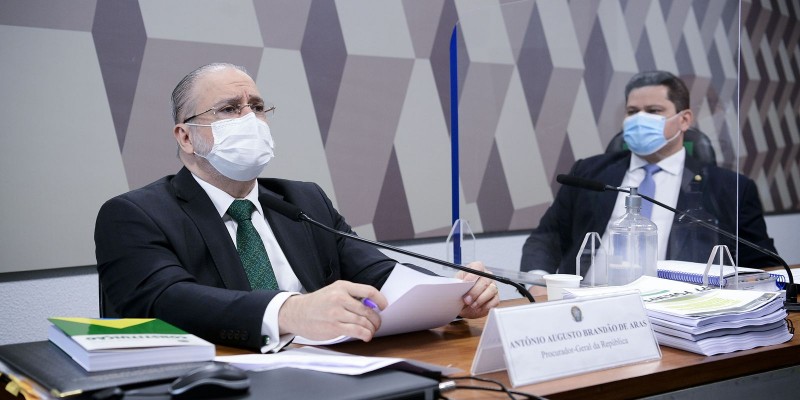 Aras diz cumprir compromisso de respeitar a separação entre os poderes