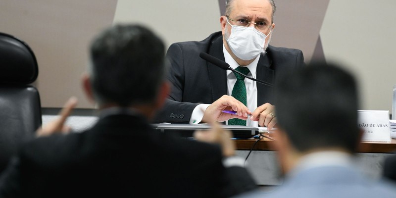 Aras diz não querer ser lembrando como quem criminalizou a política