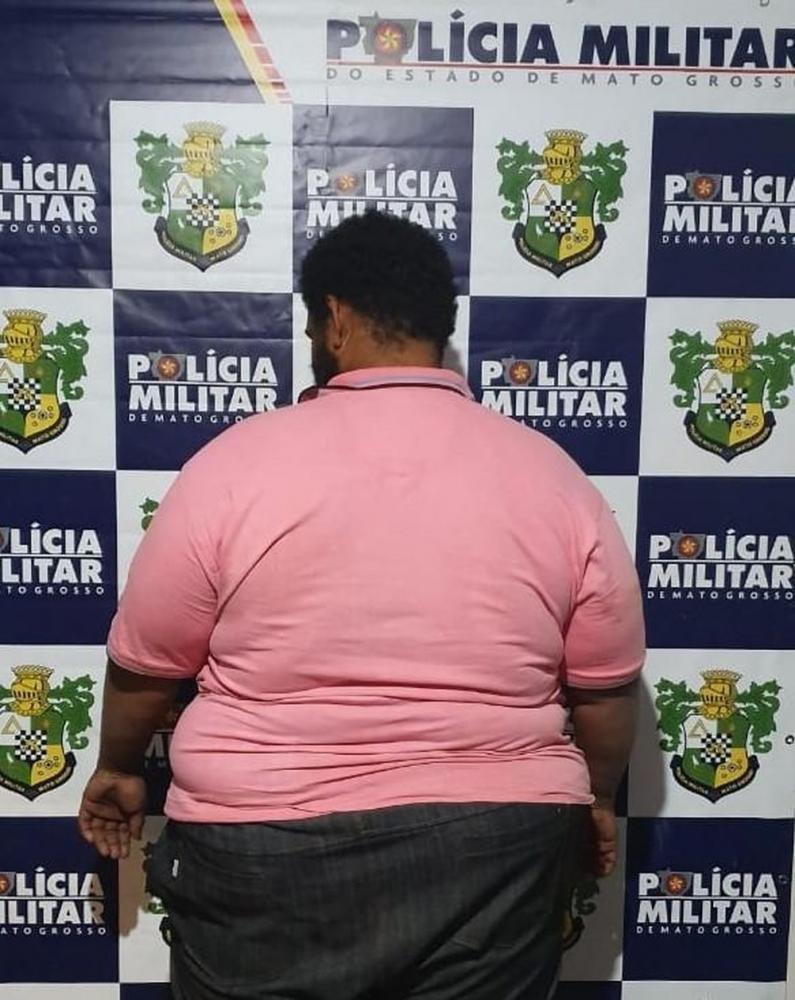 Motorista é preso em MT por dirigir na contramão em alta velocidade e urinar na frente de policiais