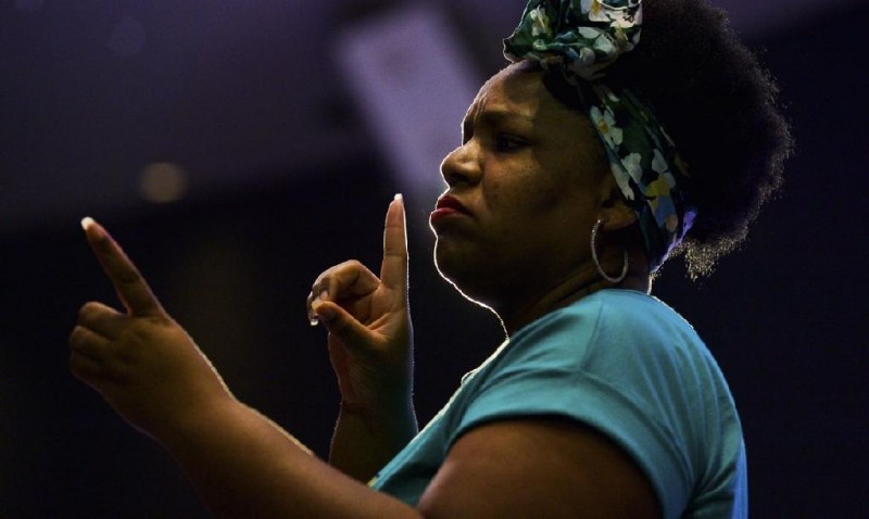 Seduc abre inscrições para 245 vagas em curso de Libras