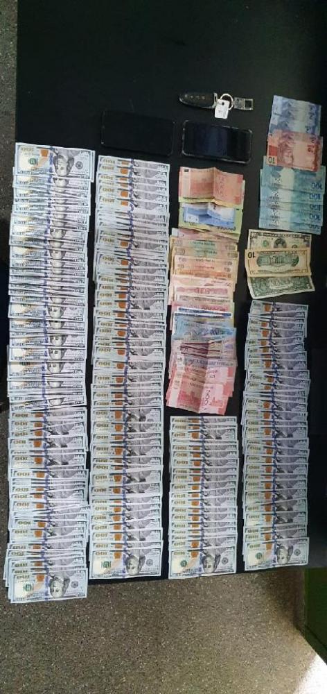 Polícia apreende quase R$ 200 mil em moeda estrangeira