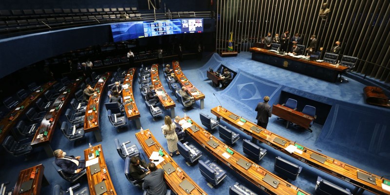 Senado aprova em 1º turno PEC que desobriga gasto mínimo em educação