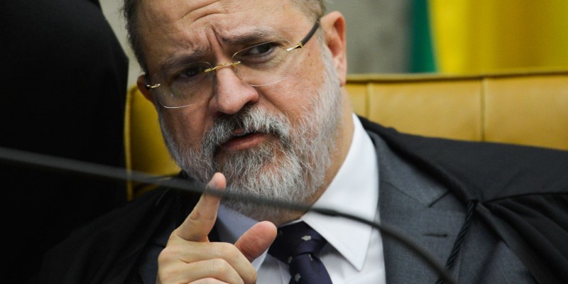 Aras defende autocontenção institucional no Ministério Público