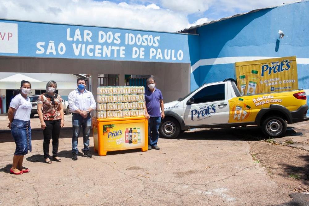 Primeira-dama articula doação de sucos para idosos abrigados em Cuiabá e VG