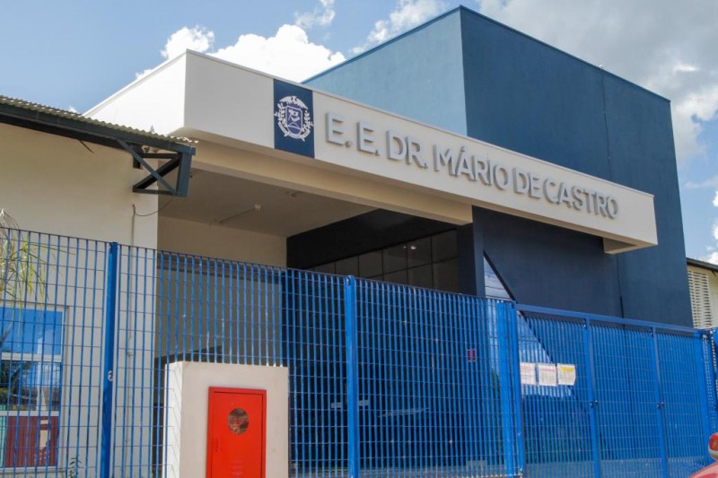 Governador apresenta escola referência no Estado a ministro da Educação