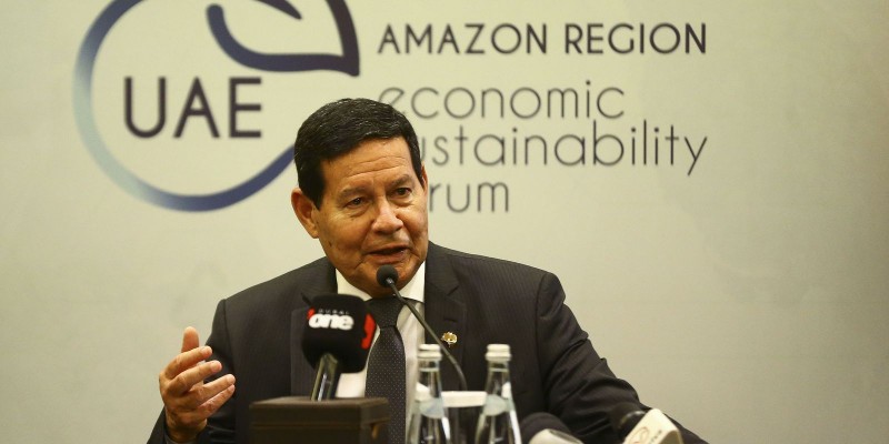 Brasil quer negociar equipamentos de defesa com Emirados Árabes